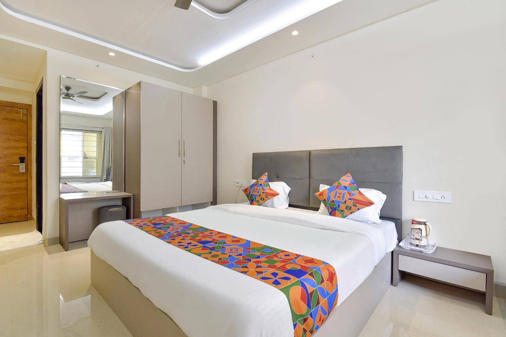 Fabhotel Synergy Stays Индор Екстериор снимка